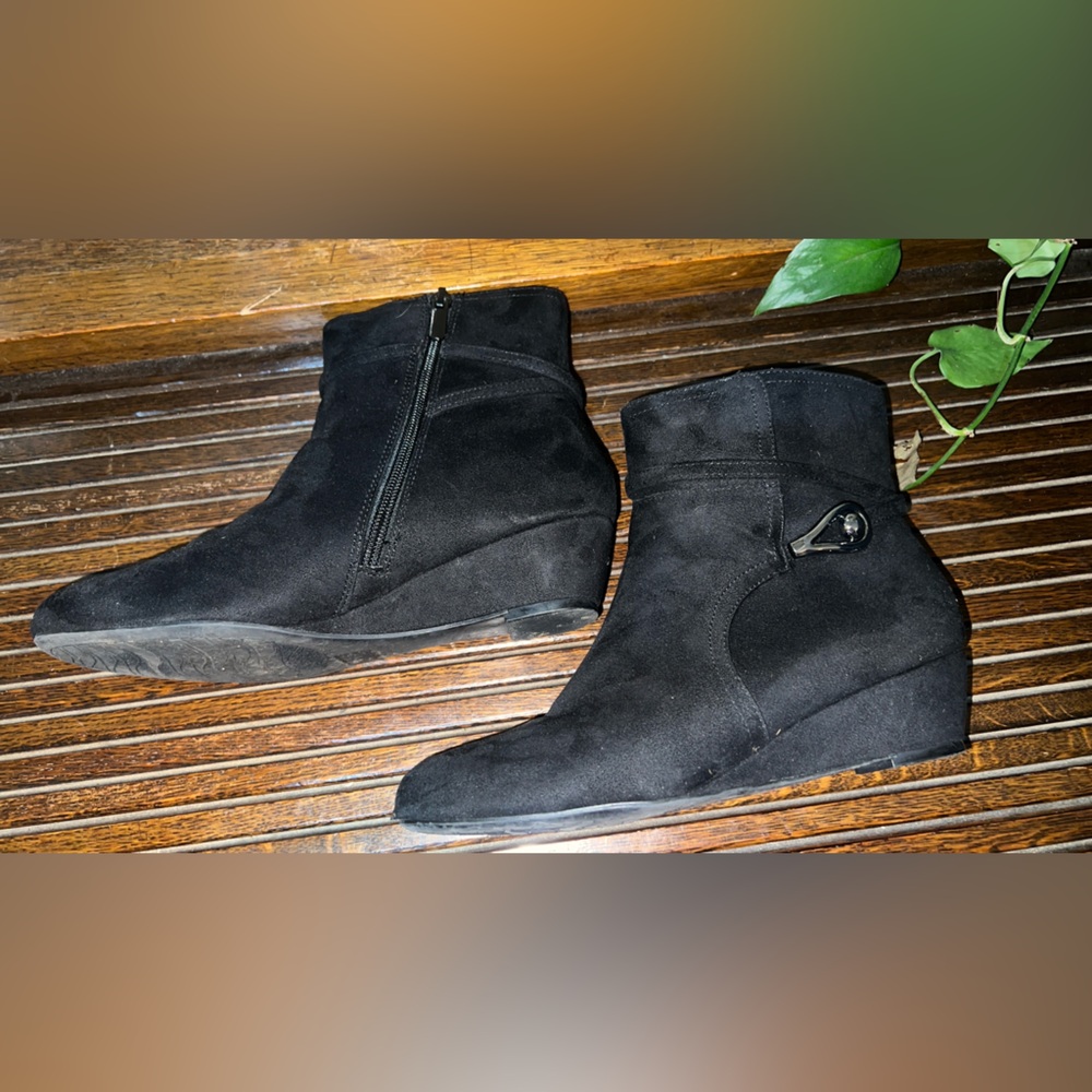 Impo Black‎ Women's Ankle Boots zip up wedge with silver accent - Picture 3 of 7